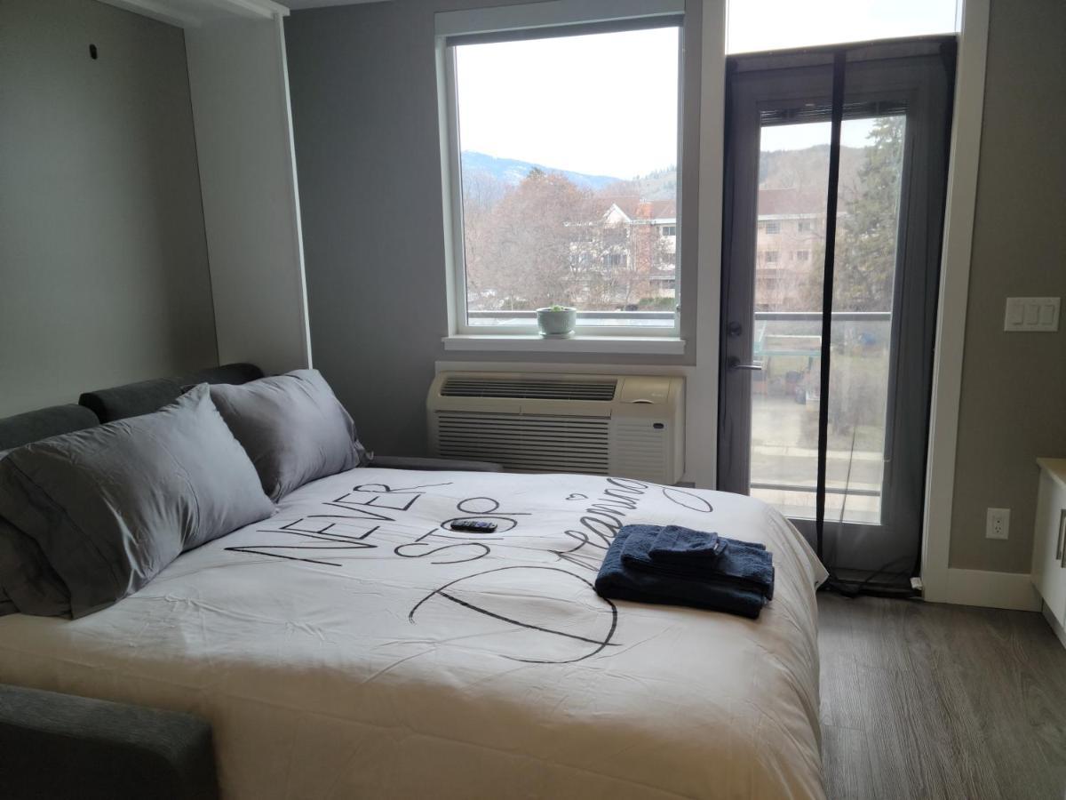 Cozy Studio Suite, 15Min Walk To Downtown Kelowna Bagian luar foto