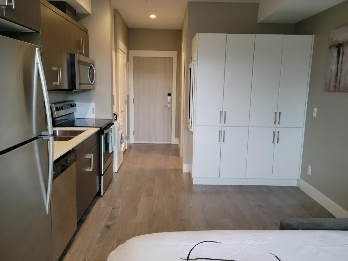 Cozy Studio Suite, 15Min Walk To Downtown Kelowna Bagian luar foto